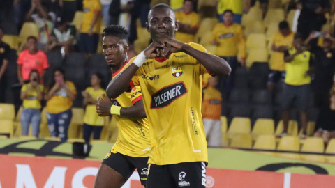 Janner Corozo, de Barcelona, festeja un gol ante Estudiantes de La Plata, en el estadio Banco Pichincha, el 11 de julio de 2023.