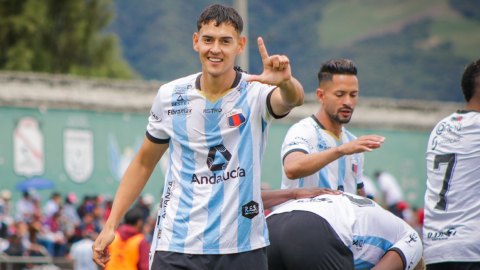 Juan González, de Deportivo Quito, celebra su gol ante Rumiñahui, el 16 de julio de 2023.