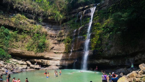 Turistas en la Cascada del Silencio en febrero de 2021.