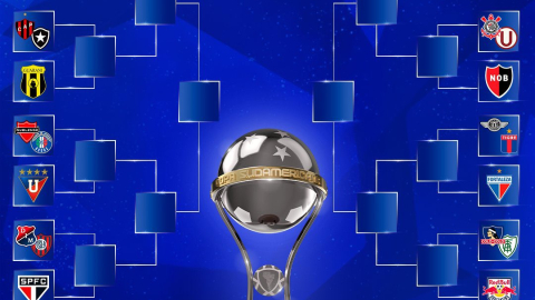 El trofeo de la Copa Sudamericana.