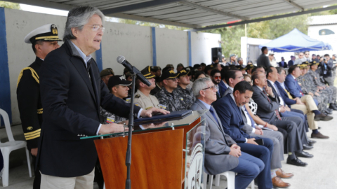 El presidente Guillermo Lasso durante la entrega formal de municiones a la Policía, en Quito, el 27 de julio de 2023. 