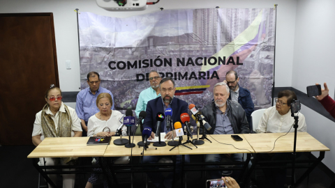 El presidente de la Comisión Nacional de Primaria (CNP) de Venezuela, Jesús María Casal, habla durante una declaración de la Comisión Nacional de Primaria, este 27 de julio de 2023, en Caracas (Venezuela). 