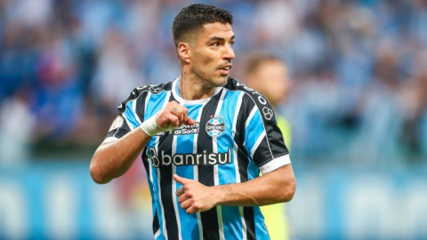 Luis Suárez, jugando con Gremio en 2023.