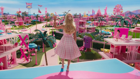 Escena de 'Barbie', protagonizada por Margot Robbie.