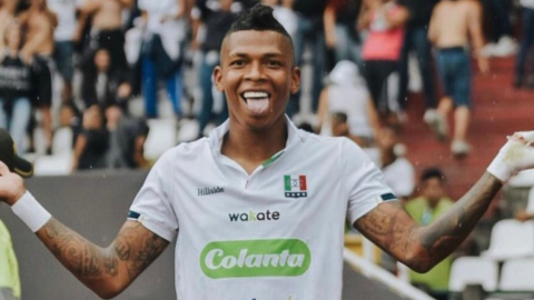 Billy Arce celebra sus dos goles en la victoria del Once Caldas, el 30 de julio de 2023.