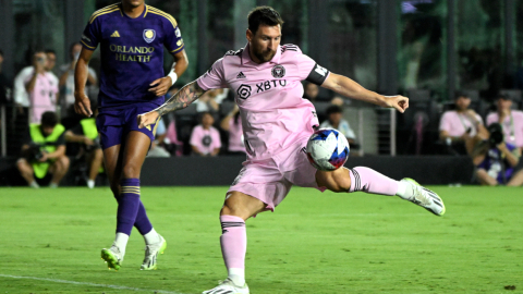 Lionel Messi marca un gol en el partido del Inter Miami ante el Orlando City, el 2 de agosto de 2023.