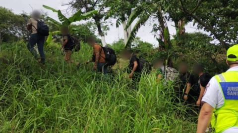 Un grupo de migrantes, entre ellos ecuatorianos, en Veracruz, México, el 3 de agosto de 2023.