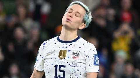 Megan Rapinoe se lamenta tras fallar un penal con Estados Unidos en el Mundial femenino, el 6 de agosto de 2023.