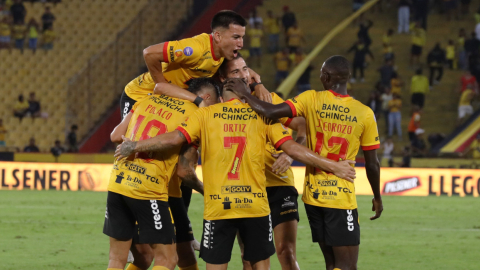 Los jugadores de Barcelona SC celebran un gol ante Gualaceo, en el estadio Banco Pichincha, el 6 de agosto de 2023.