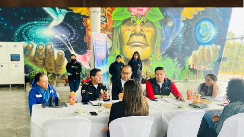 Esteban Cardenas, jefe cuerpo de bomberos Quito, durante mesa técnica en el Teleférico el 9 de agosto de 2023.