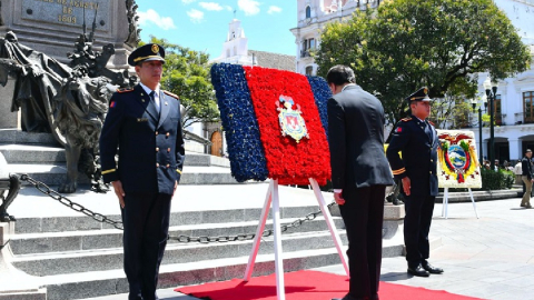 Alcalde de Quito, Pabel Muñoz, colocó una ofrenda a los héroes de la Independencia, 10 de agosto 2023