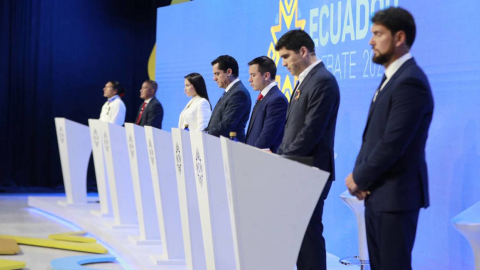 Los candidatos a la Presidencia de la República, durante el debate organizado por el CNE, el 15 de agosto de 2023.