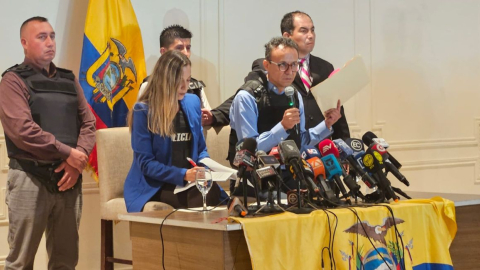 Christian Zurita, precandidato presidencial del movimiento Construye, en una rueda de prensa el 16 de agosto de 2023.