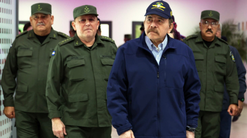 El presidente de Nicaragua, Daniel Ortega, junto a generales del ejército, el 31 de julio de 2023.