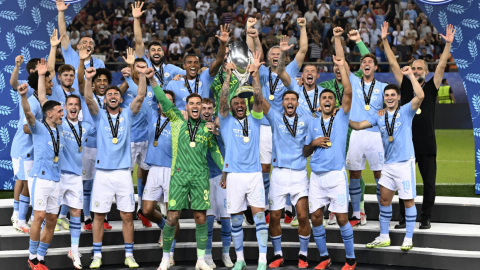 Los jugadores del Manchester City festejan el título de la Supercopa de Europa, el 16 de agosto de 2023.