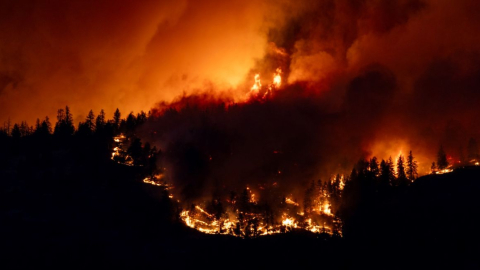 Vista de un incendio forestal en West Kelowna, Canadá, el 17 de agosto de 2023.