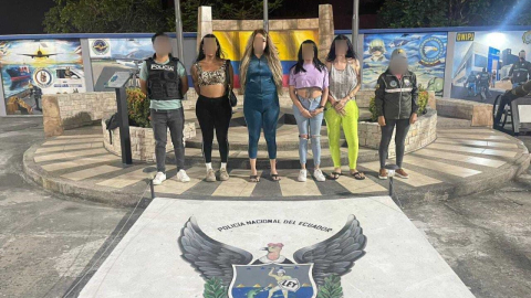 La Policía presentó a cuatro sospechosos de secuestro extorsivo, tras liberar a un hombre en Guayaquil. 