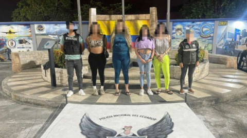 Integrantes de la banda 'Las Barbies', detenidos en Guayaquil, el 20 de agosto de 2023. 