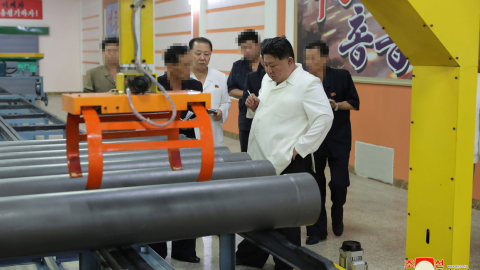 El líder de Corea del Norte, Kim Jong Un, en una visita a una fábrica de municiones, el 14 de agosto de 2023. 