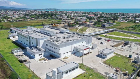 Así luce el hospital de Pedernales, en Manabí.