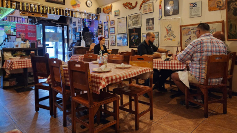 Fotografía del 17 de agosto de 2023 de un restaurante cubano ubicado en Nueva York.