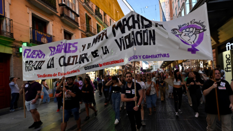 Decenas de personas protestan en Madrid y piden la salida de Luis Rubiales de la federación deportiva española, el 28 de agosto de 2023. 