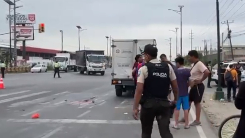 foto referencial del carro de medicina legal tras un asesinato en Durán, el 4 de septiembre de 2023. 