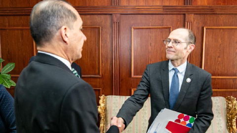 Olivier De Schutter, Relator Especial de la ONU sobre la extrema pobreza y los DDHH, fue recibido por el vicecanciller, Carlos Larrea, el 29 de agosto de 2023.