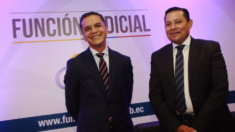 Wilman Terán y Juan José Morillo, presidente y vocal del Consejo de la Judicatura, durante un homenaje por los Derechos de las Mujeres, el 9 de marzo de 2023, en Quito.