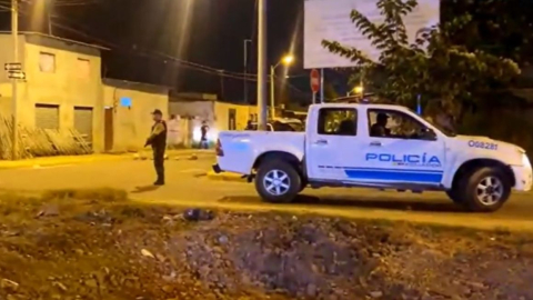 Una patrulla de la Policía en el barrio La Barraca, donde ocurrió un ataque armado la noche del 11 de septiembre de 2023.