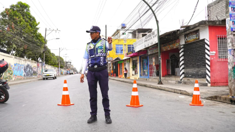 Un guardia municipal en Durán el 11 de septiembre de 2023.