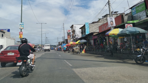 Foto referencial de la avenida Casuarina, en el ingreso a zonas de invasión del distrito Nuevo Prosperina, el más violento de la ciudad, al noroeste de Guayaquil. 