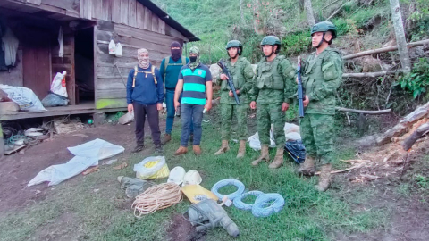 Imagen referencial de un operativo militar contra la minería ilegal en el Podocarpus, el 30 de marzo de 2023.