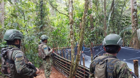 Piscina clandestina de combustible hallada el 15 de septiembre de 2023 en Sucumbíos.