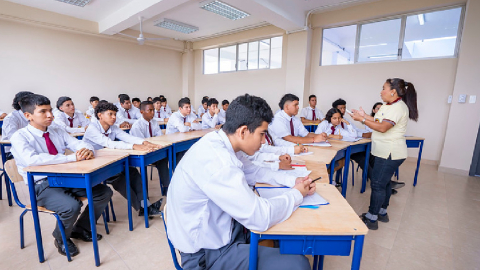 Imagen referencial de un aula en un colegio de Guayaquil.