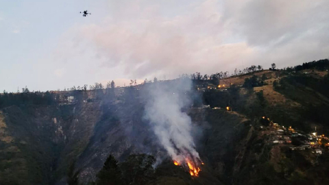 Incendio forestal en cerro Auqui el 18 de septiembre de 2023.