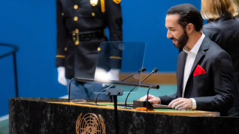 El mandatario de El Salvadror, Nayib Bukele, en la tribuna de la asamblea general de la ONU. 19 de septiembre de 2023