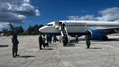 Imagen referencial. Un avión en el aeropuerto de Bahamas.