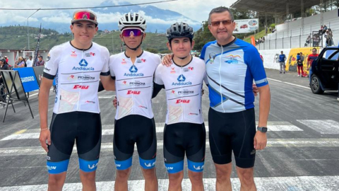 Ciclistas del equipo de la Concentración Deportiva de Pichincha.