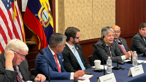 El presidente Guillermo Lasso (tercero desde la derecha), en una reunión con congresistas de Estados Unidos, el 27 de septiembre de 2023.