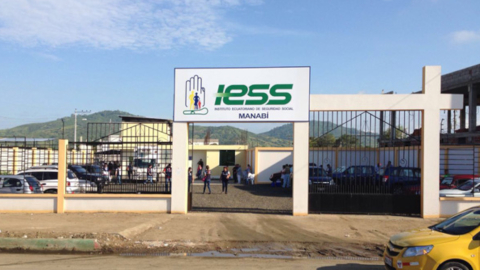 Atención a jubilados y afiliados del IESS en Manabí, el 17 de abril de 2016.