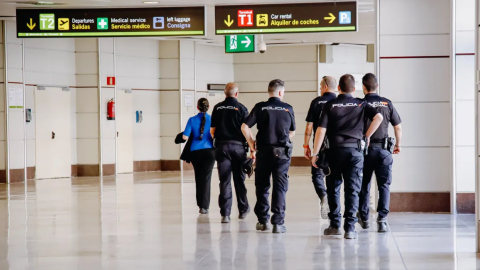 Imagen referencial de policía de España en el aeropuerto de Madrid, donde detuvieron al narco mexicano Magallanes González. 