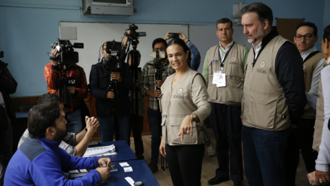 La misión electoral de observadores de la OEA, durante la primera vuelta electoral, este 20 de agosto de 2023.