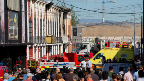 Ambulancias en la zona del incendio de dos discotecas en Murcia, España, el 1 de octubre de 2023.