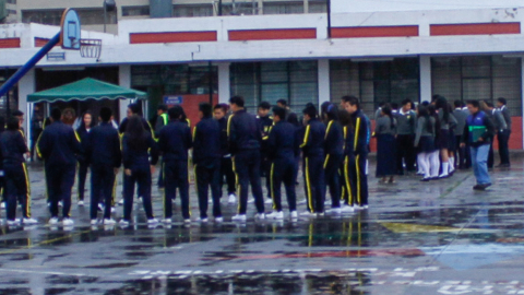 Foto referencial de un simulacro de evacuación en el Colegio Central Técnico de Quito, en septiembre de 2018.