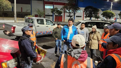 El alcalde de Riobamba, Jhon Vinueza, se reunió con trabajadores del área de limpieza del Municipio.