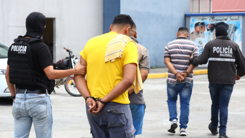 Foto referencial de detenidos en un caso de secuestro en Guayaquil. 