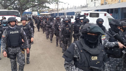 Grupos tácticos de la Policía Nacional en una intervención en la Penitenciaría del Litoral, el 22 de septiembre de 2022.