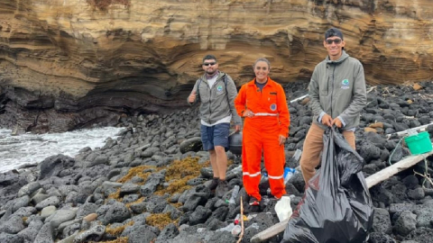 Imagen referencial sobre recolección de plásticos en Galápagos