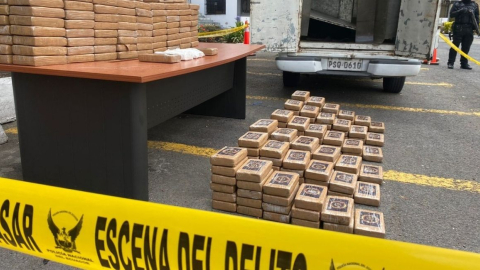 Bloques de cocaína hallados en una camioneta en Ambato, el 15 de octubre de 2023.